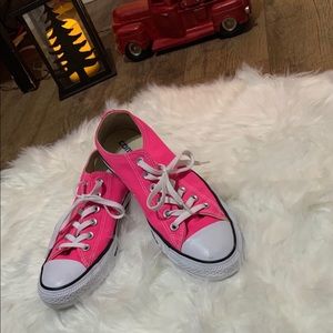 Converse women’s size 9